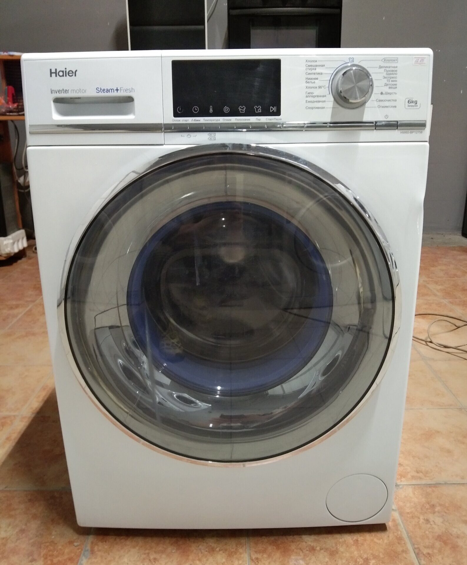 Стиральная машина Haier HW60-BP12758